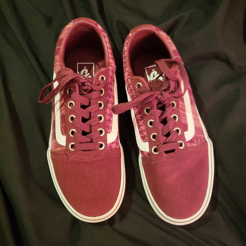 Vans worn once platform burgundy plaid and houndstooth size 7.5 skater shoes